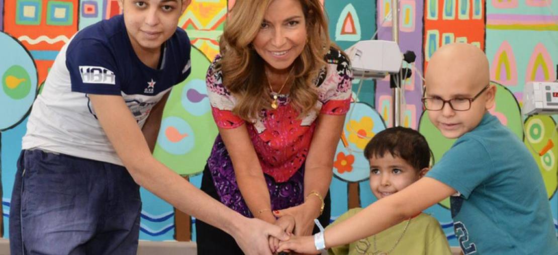 الأميرة غيداء طلال توزع الهدايا على أطفال مركز الحسين للسرطان بمناسبة عيد الأضحى المبارك