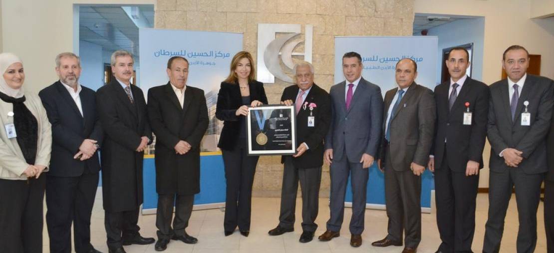 تكريم أمانة عمان الكبرى لتبرعهم بقطعة أرض لصالح مركز الحسين للسرطان